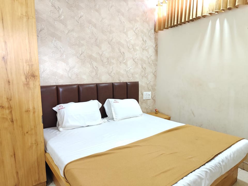Bed, Photo of the whole room, Bedroom, wardrobe