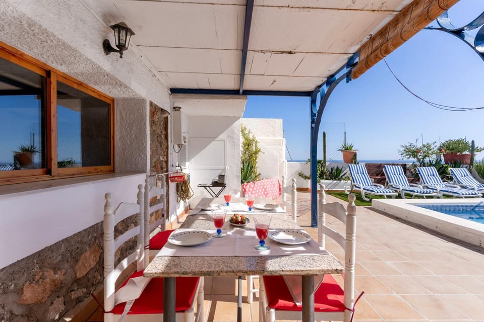 Patio, Day, Natural landscape, View (from property/room), Balcony/Terrace, Dining area, Pool view, Sea view, Swimming pool, sunbed