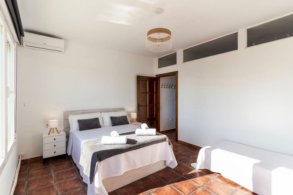 Bed, Photo of the whole room, Bedroom, towels, air conditioner
