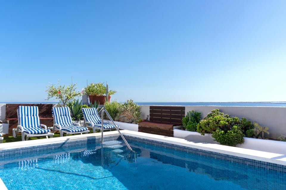 Day, Natural landscape, Pool view, Sea view, Swimming pool, sunbed