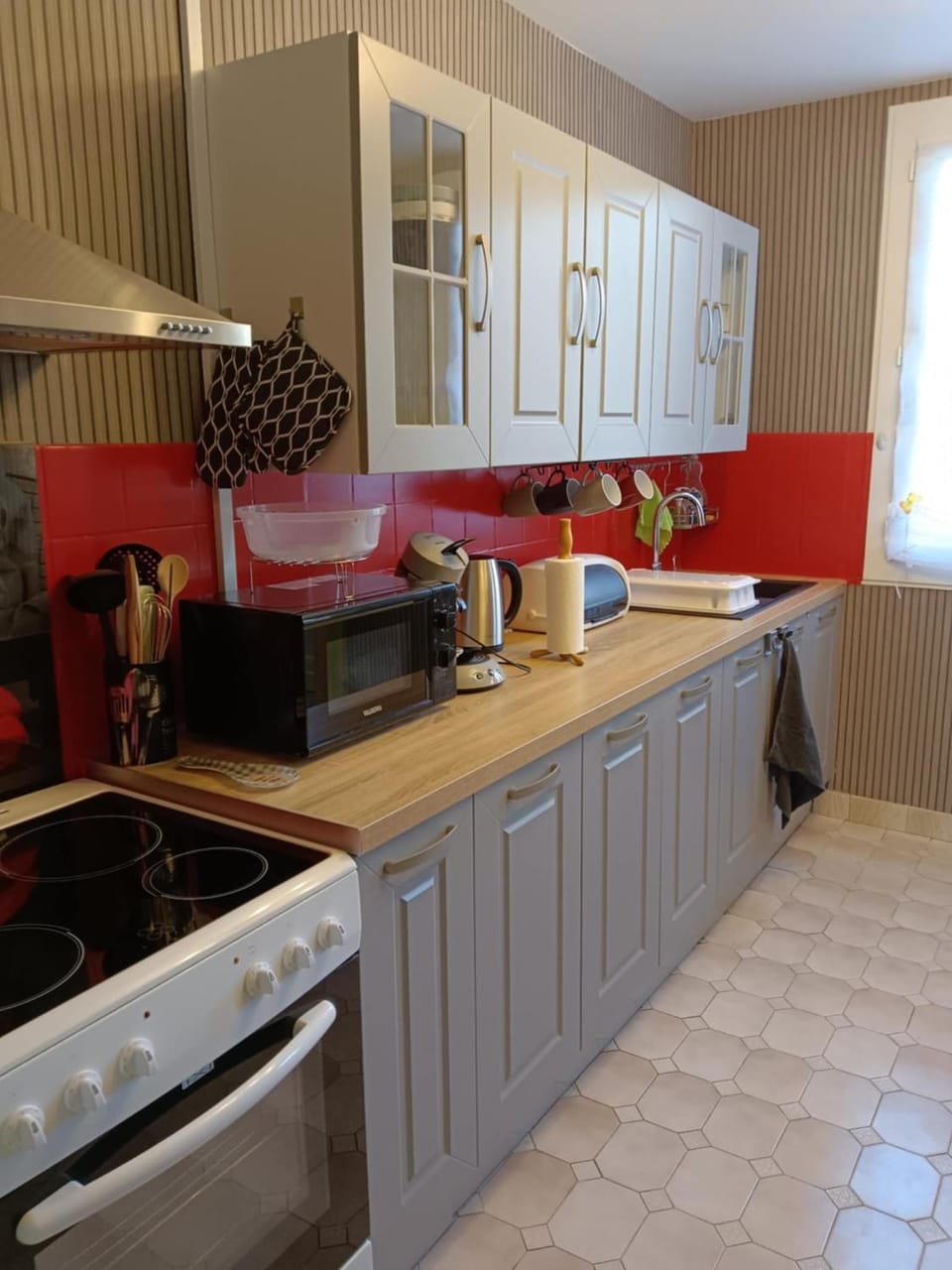 Kitchen or kitchenette, stove