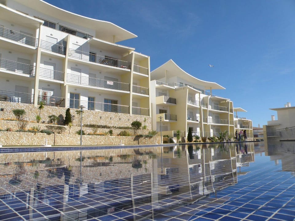 Property building, Day, Swimming pool