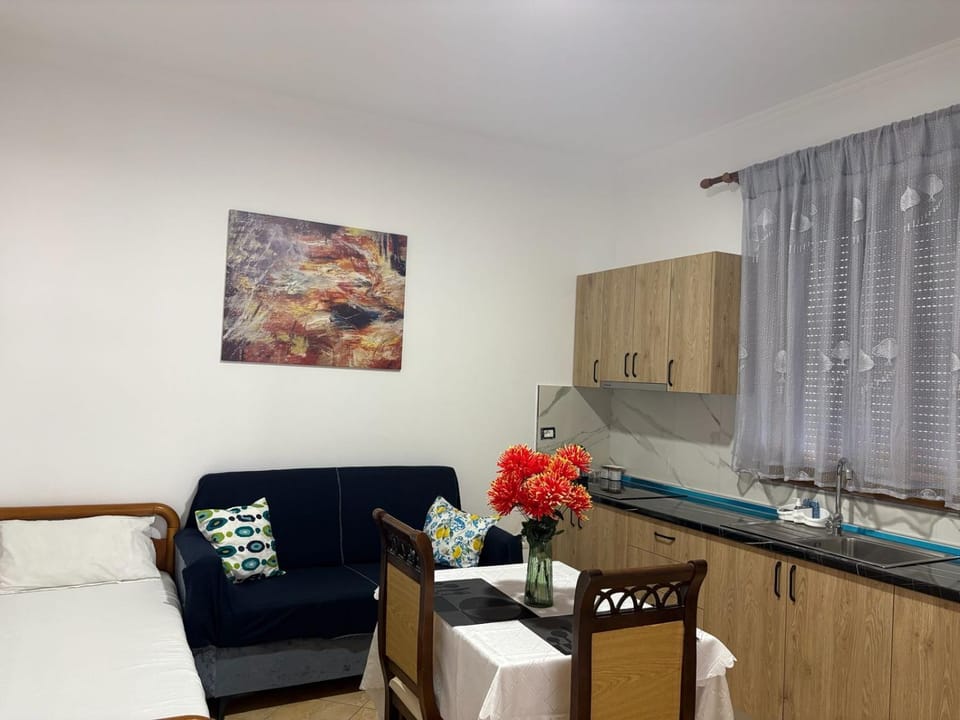 Kitchen or kitchenette, Living room