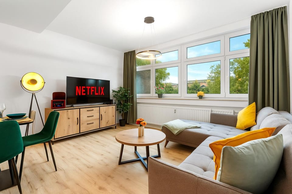 Communal lounge/ TV room, TV and multimedia, Living room, Seating area, Evening entertainment