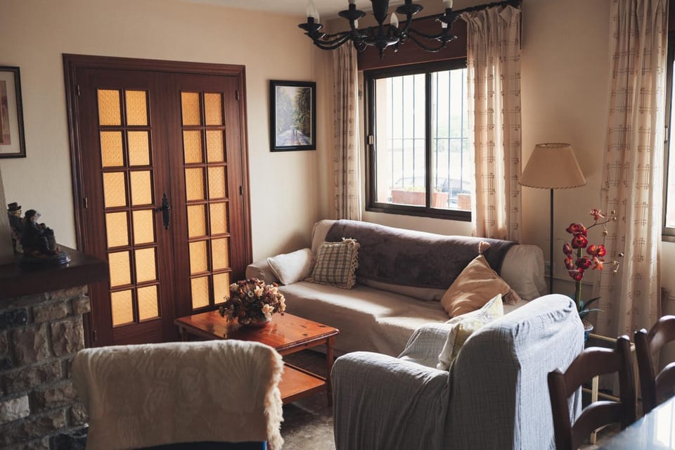Communal lounge/ TV room, Living room, Seating area, fireplace