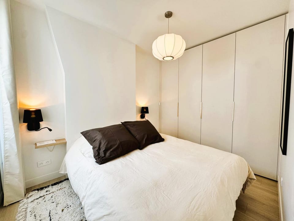 Bed, Photo of the whole room, Bedroom, wardrobe