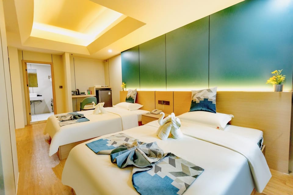 Bed, Living room, Photo of the whole room, Seating area, Bedroom