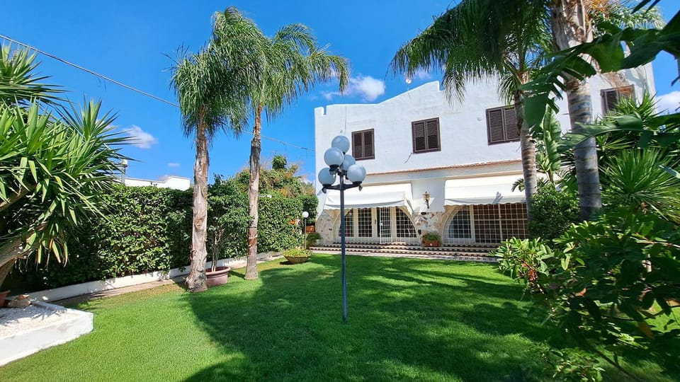 Property building, Day, Garden, Garden view