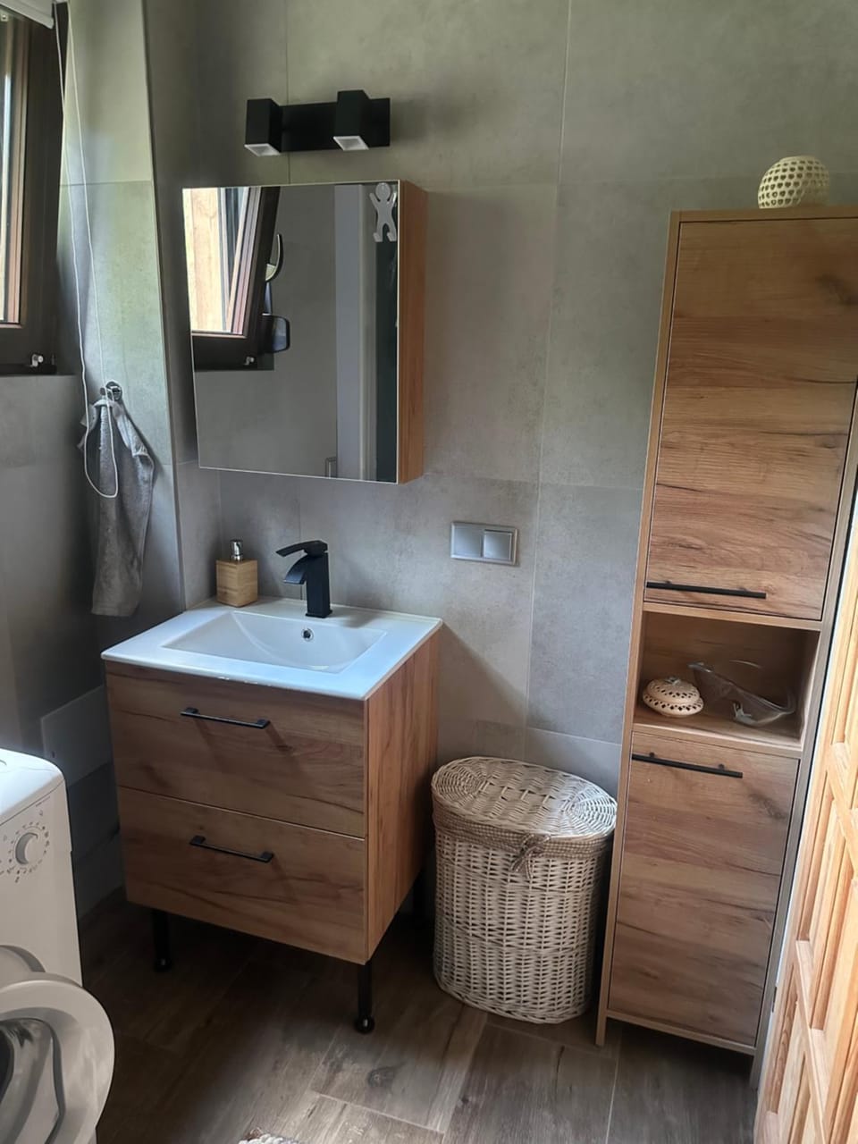Bathroom, towels