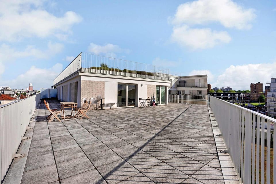 Spacious apartment with terrace - 4BR 8P - Pantin Apartment in Aubervilliers