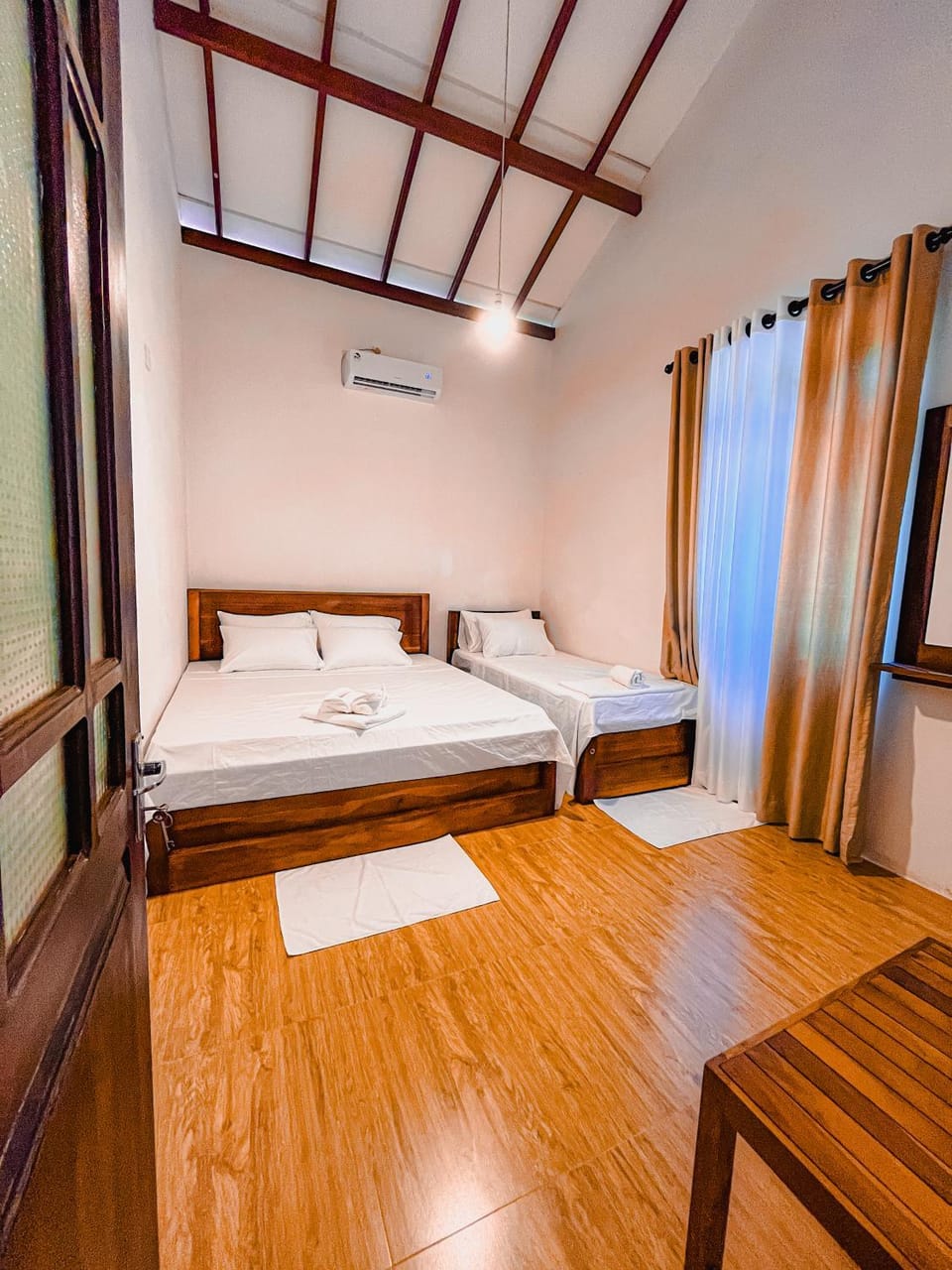 Bed, Photo of the whole room, Bedroom, air conditioner