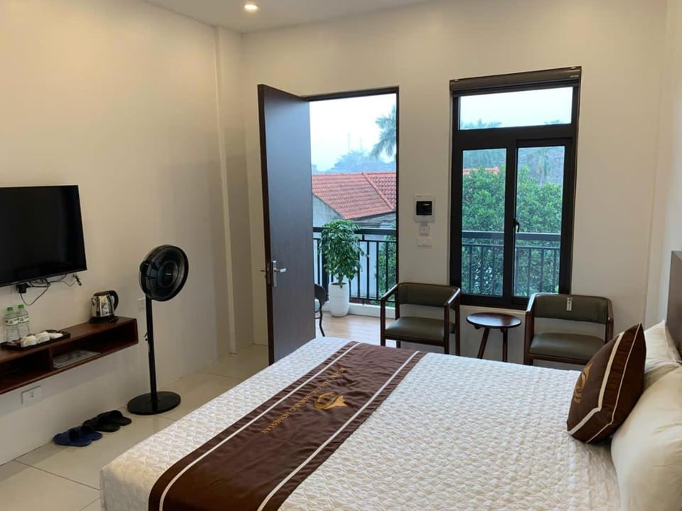 Bed, Natural landscape, TV and multimedia, Bedroom