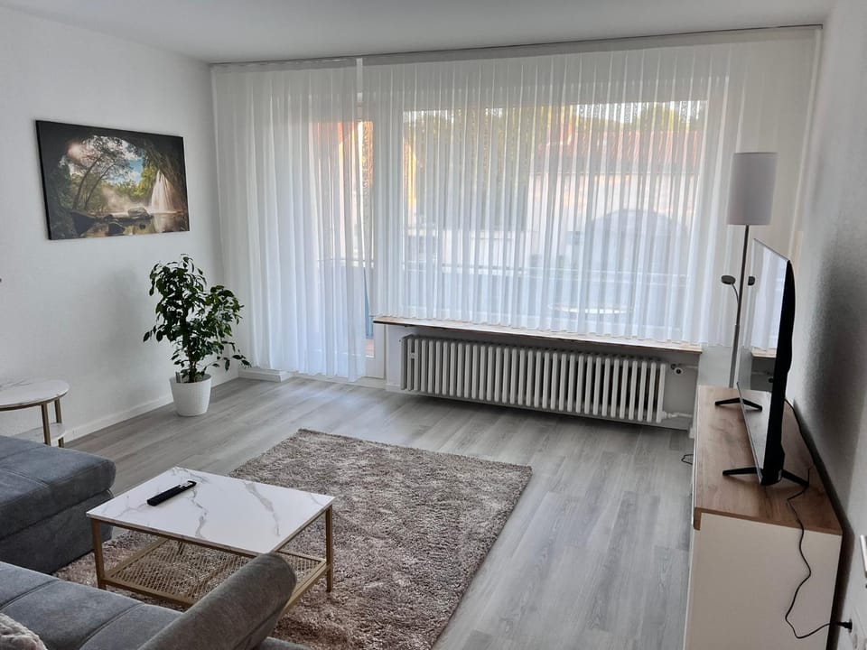 TV and multimedia, Living room, Seating area, internet