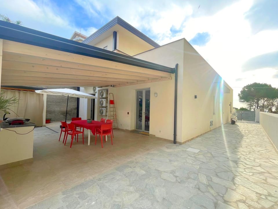 Patio, Day, Balcony/Terrace