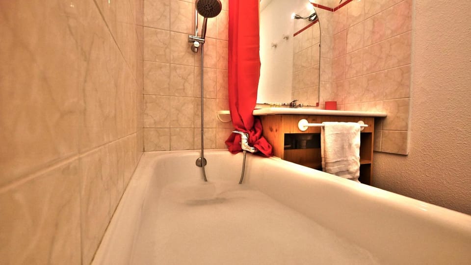 Bathroom, Bath