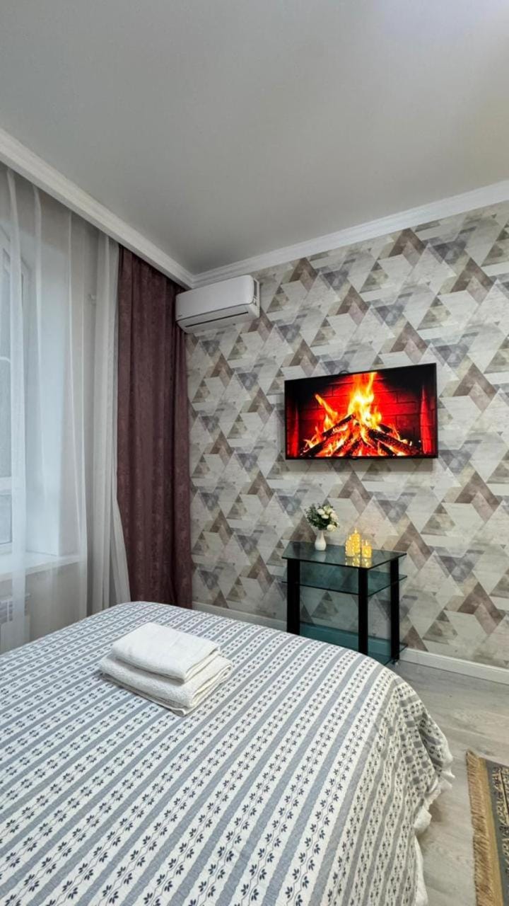 Bed, TV and multimedia, Bedroom