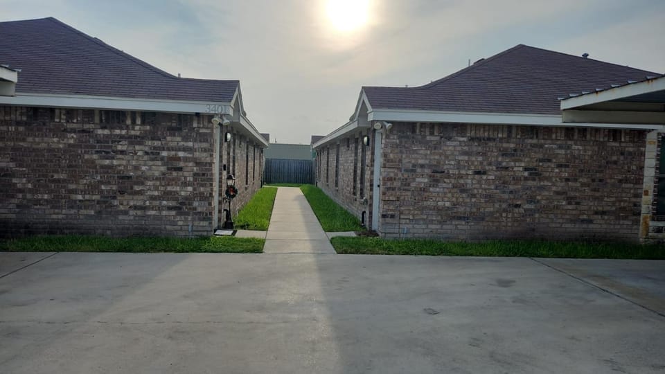 2 Bedrooms Apt near Univeristy Apartment in Edinburg