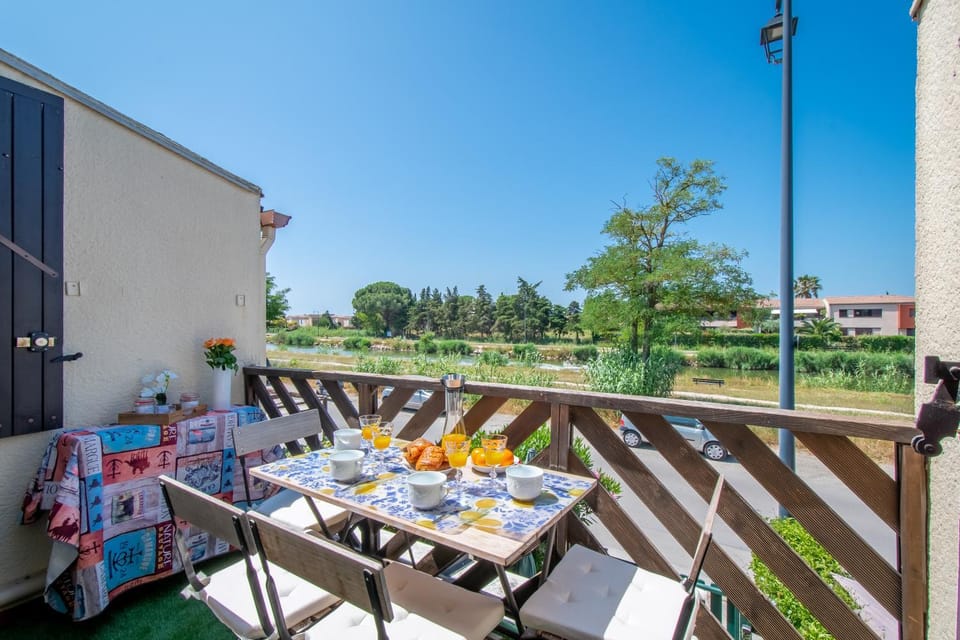 View (from property/room), Balcony/Terrace, Location, air conditioner