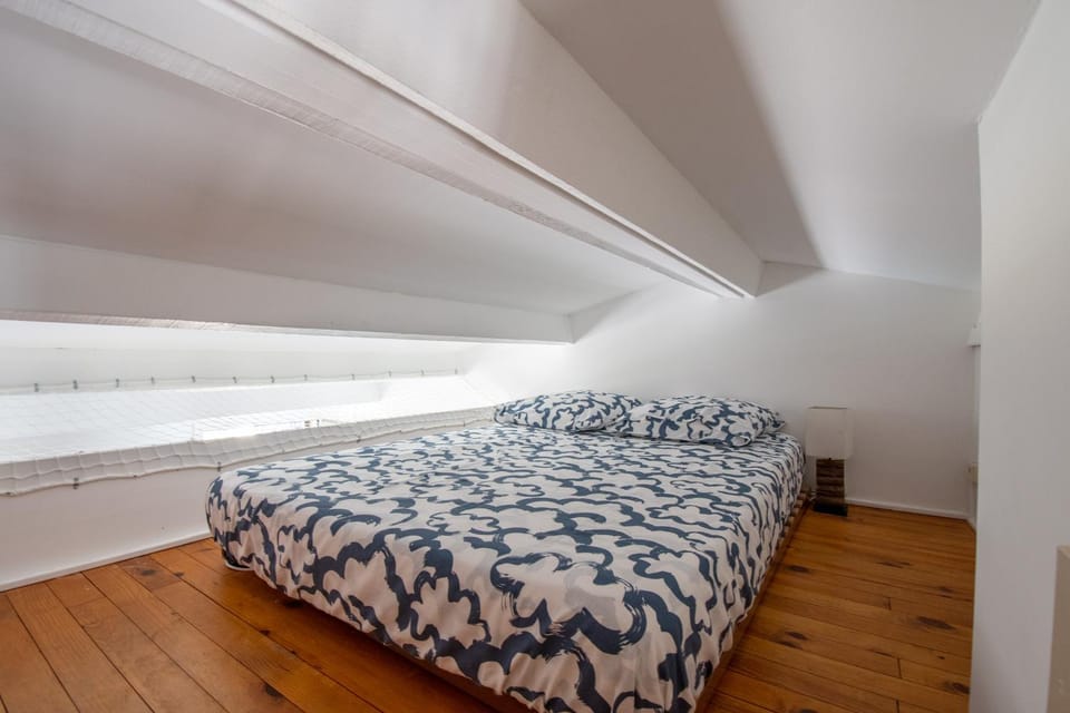 Bed, concierge