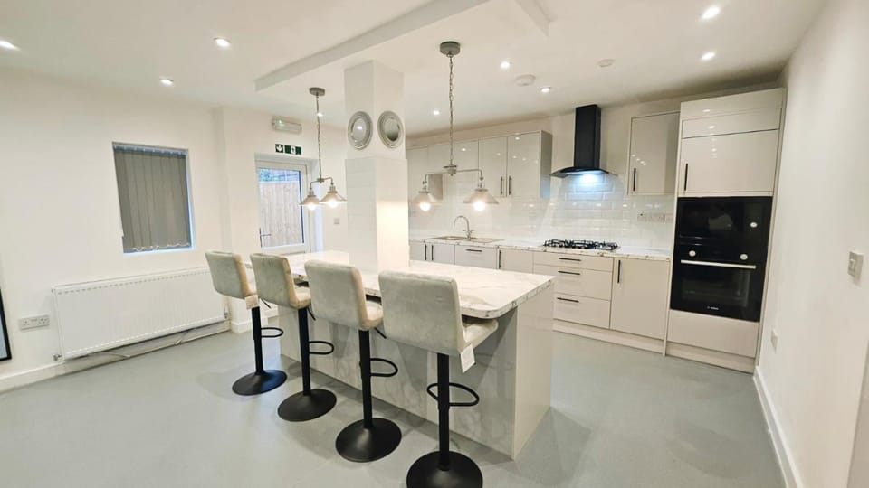 Kitchen or kitchenette, Dining area, minibar, pet friendly, stove