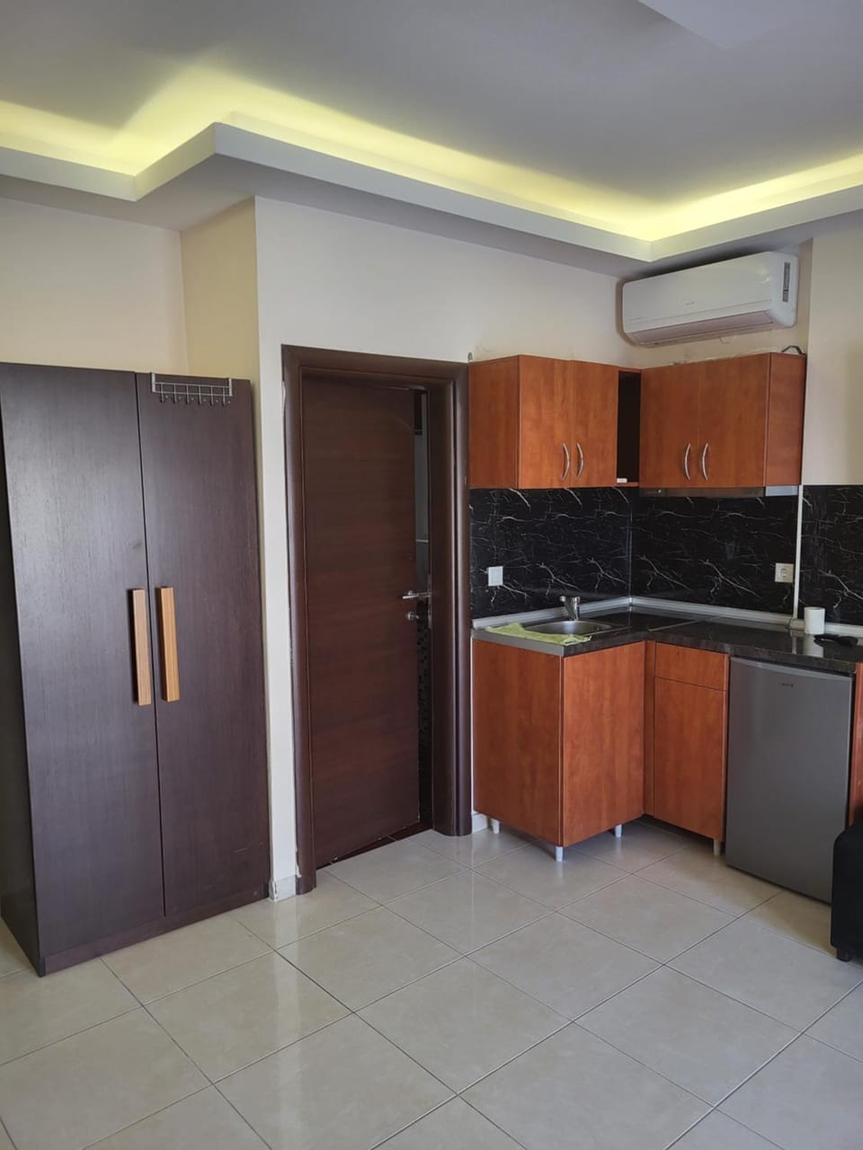 Kitchen or kitchenette, wardrobe