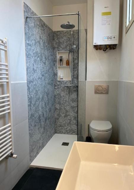 Shower, Toilet, Bathroom