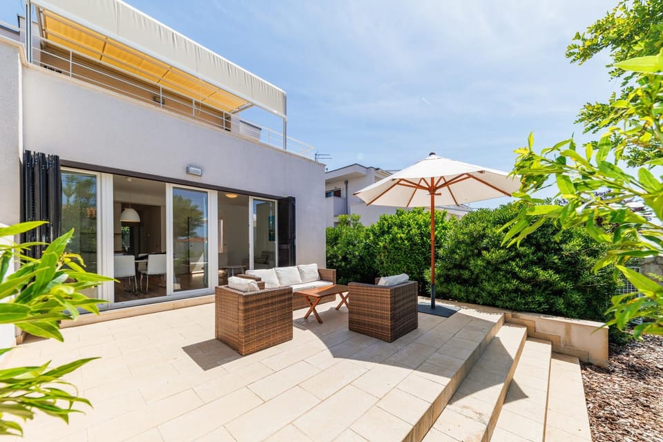 Patio, Day, Garden, Balcony/Terrace, Seating area