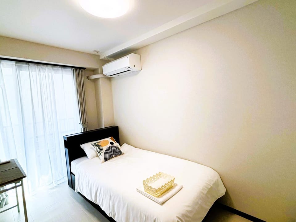 Photo of the whole room, Bedroom, air conditioner