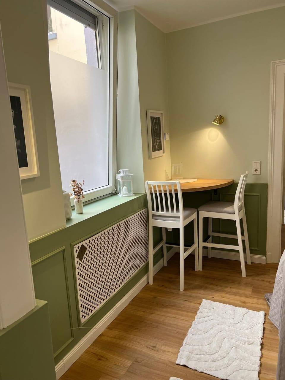 Seating area, Dining area