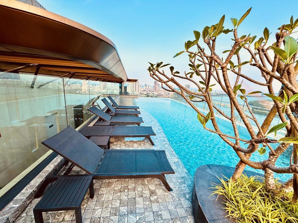 Căn hộ 5 sao bên sông Hàn,ngay phố đi bộ Bạch Đằng Apartment in Da Nang