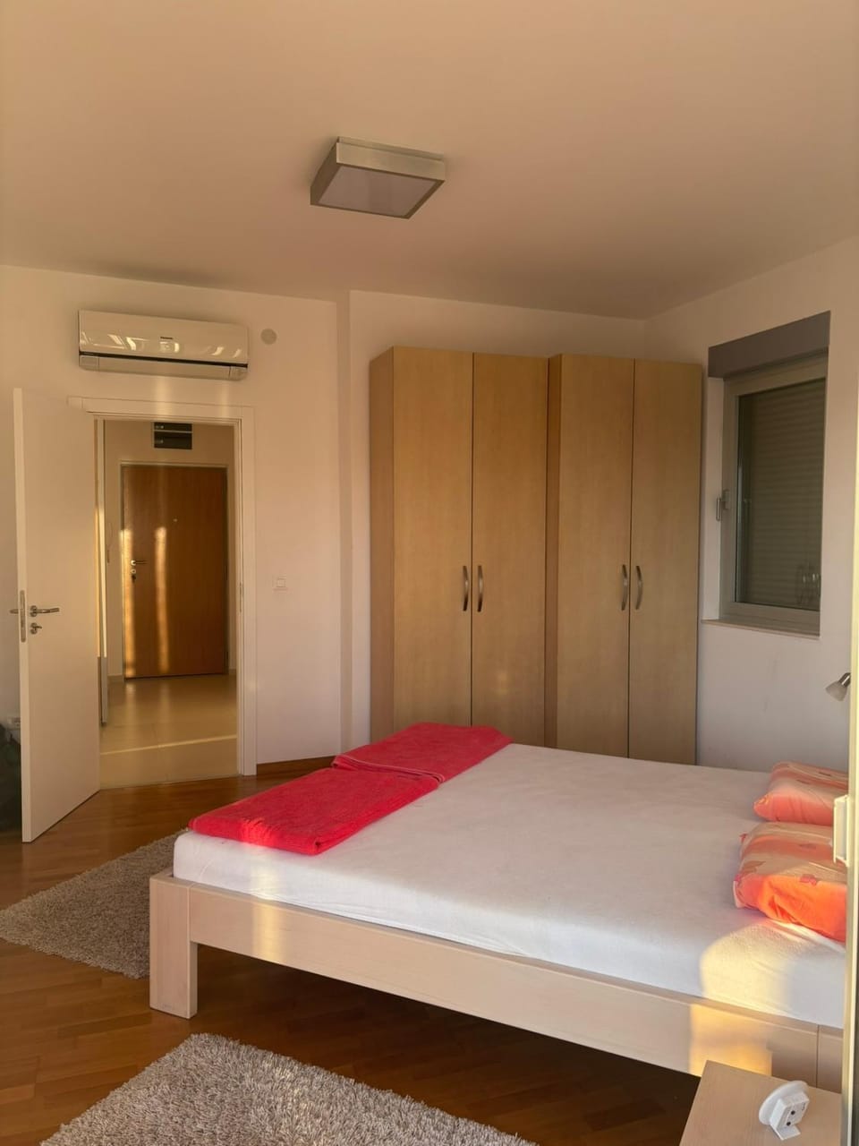 Photo of the whole room, Bedroom, wardrobe, air conditioner