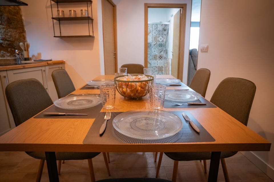 Kitchen or kitchenette, Food and drinks, Dining area, Food