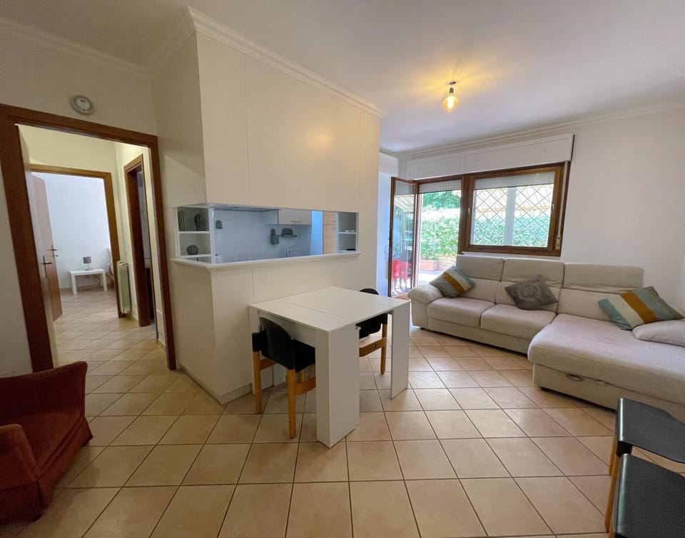 Bed, TV and multimedia, Living room, Seating area, Dining area