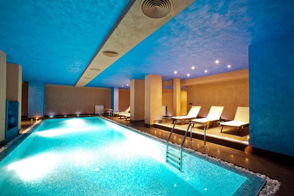 Ski Retreat Spa Pool and Mountain Views Apartment in Blagoevgrad Province