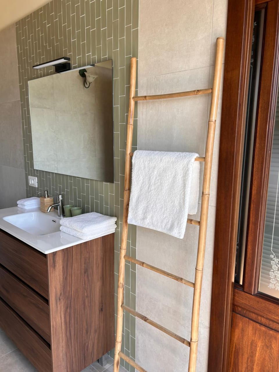 Bathroom, towels