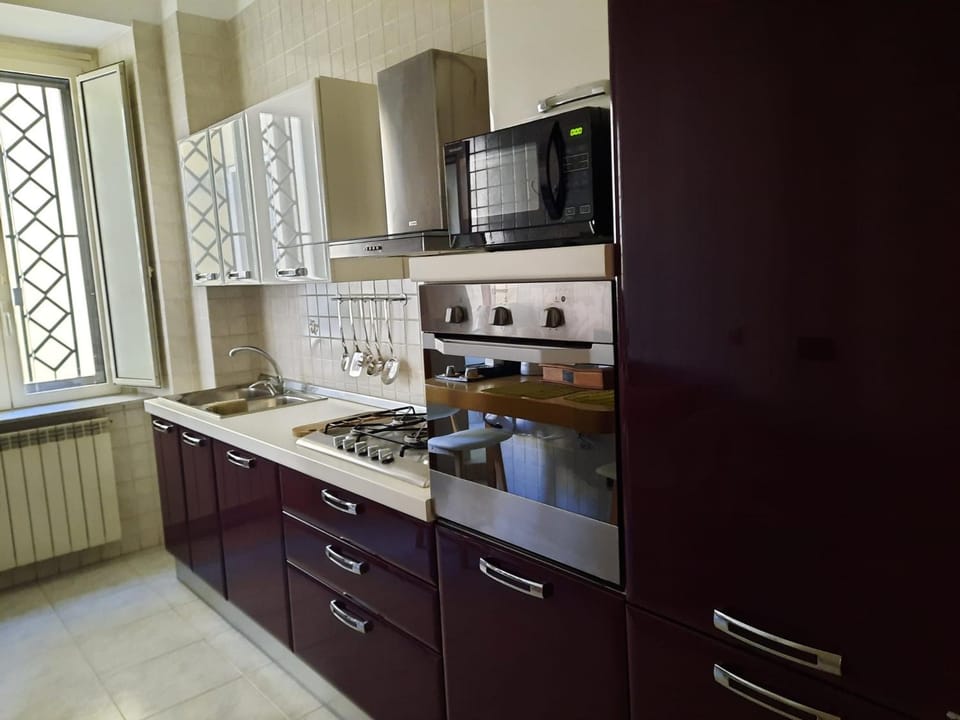 Coffee/tea facilities, Kitchen or kitchenette, dishwasher, stove