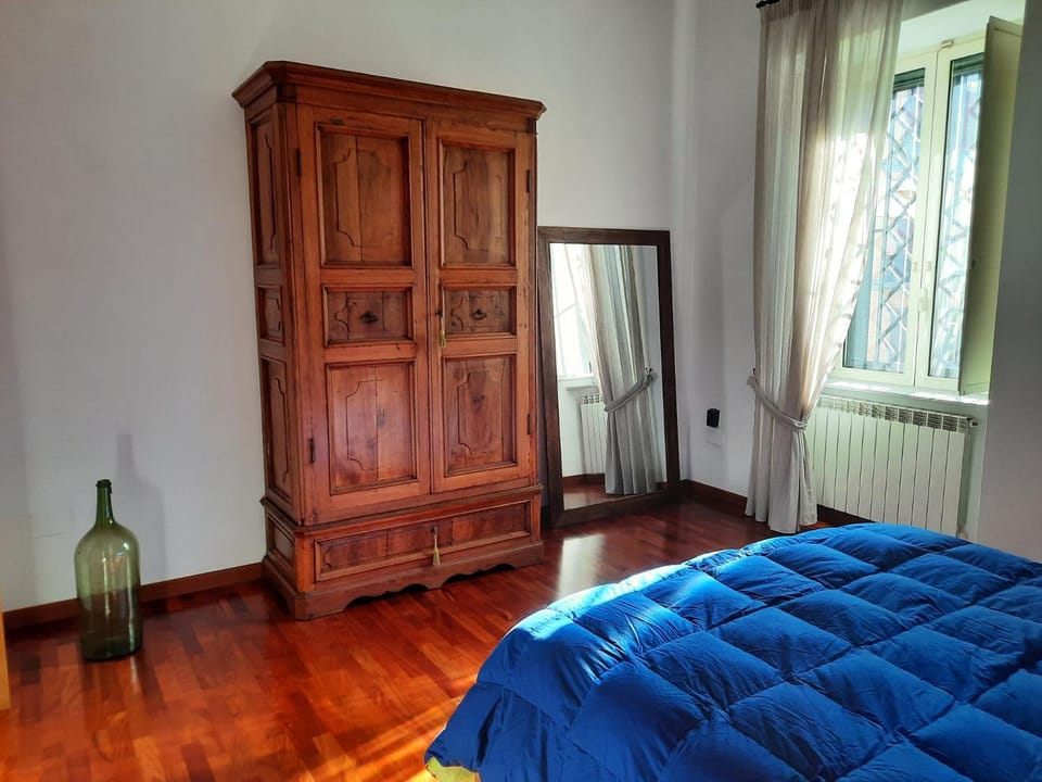Bedroom, wardrobe, air conditioner