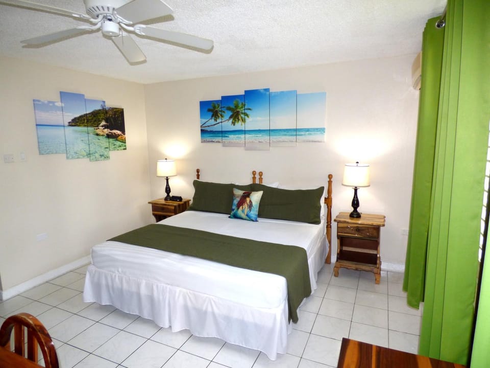 Bed, Photo of the whole room, Decorative detail, Bedroom