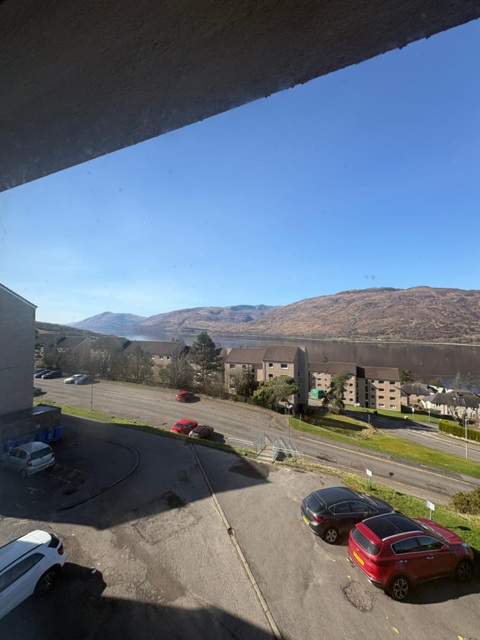 3 Bedroom Apartment - Loch Linnhe Views - Modern & Chilled Highland Stay Apartment in Fort William