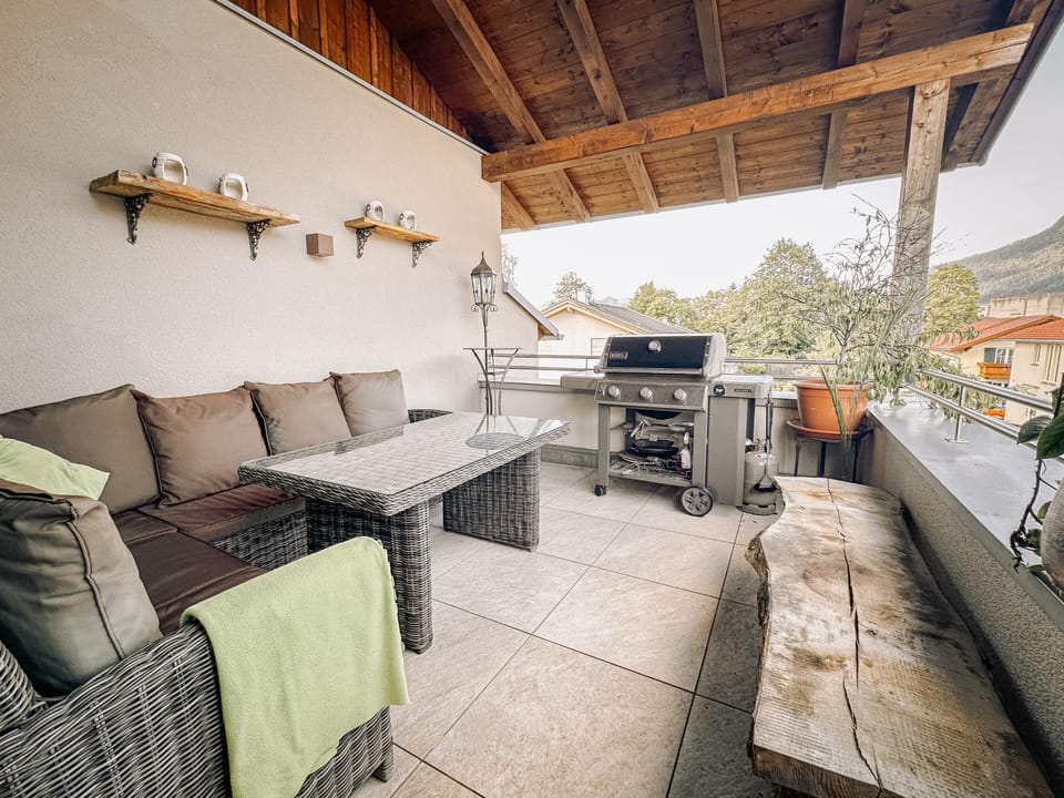 Natural landscape, BBQ facilities, View (from property/room), Balcony/Terrace, Seating area, Dining area, Mountain view