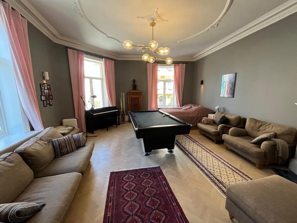 Frogner Central, pool table, 190 sqm, 2 bathrooms Apartment in Oslo