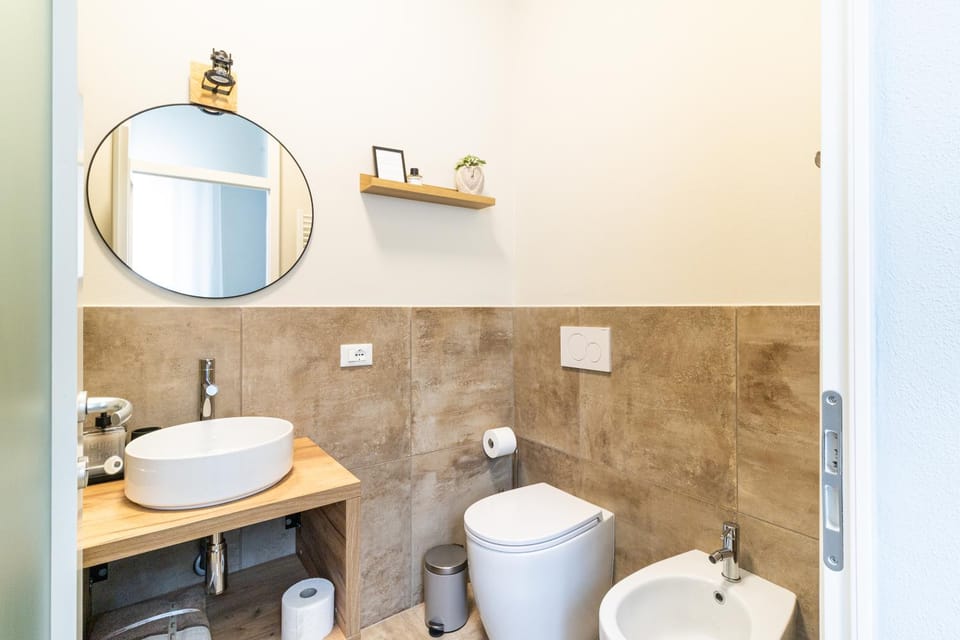 Shower, Toilet, Bathroom, bidet, towels