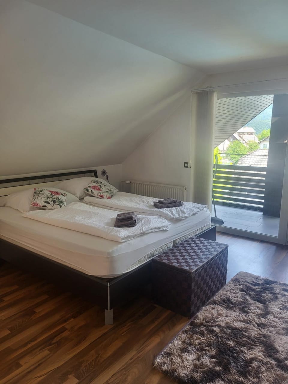 Photo of the whole room, Bedroom