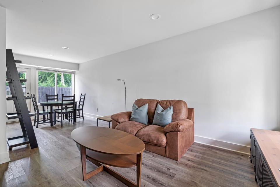 Living room, Seating area, Dining area, pet friendly