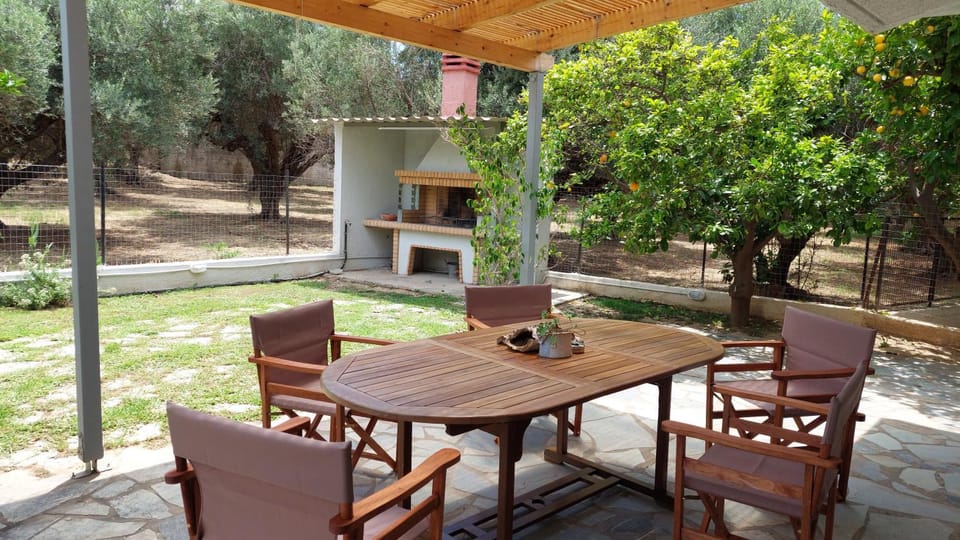Patio, Day, Garden, Dining area, Garden view