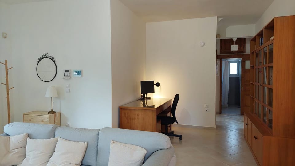 Living room, Photo of the whole room