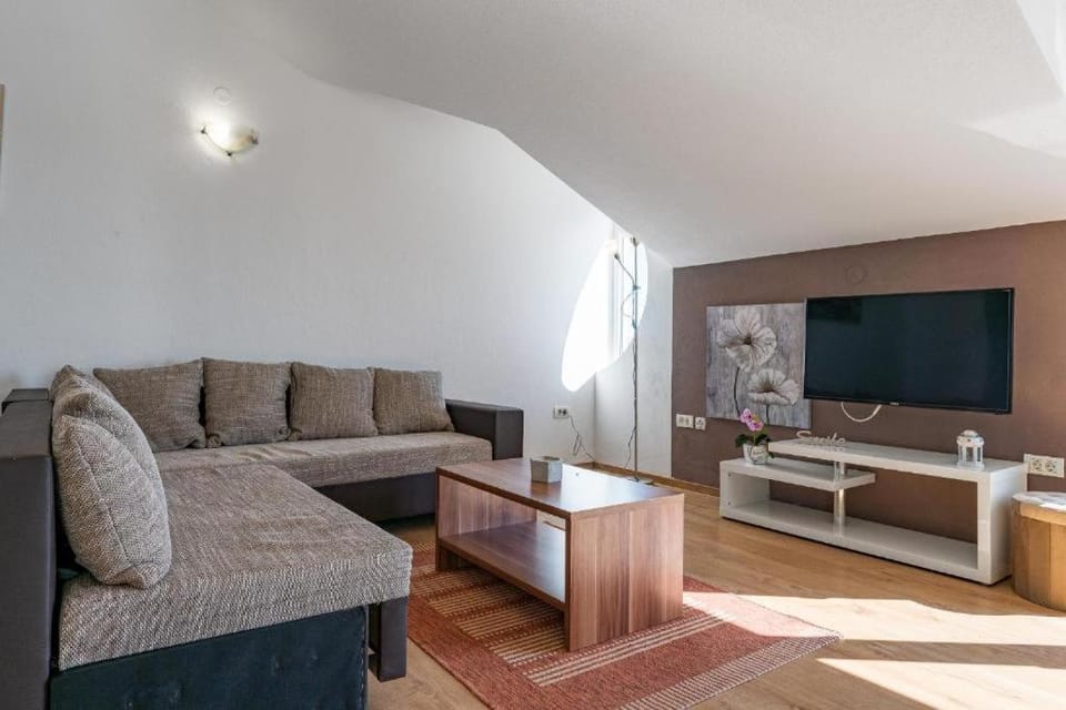Apartments Villa Mirela Apartment in Zadar County