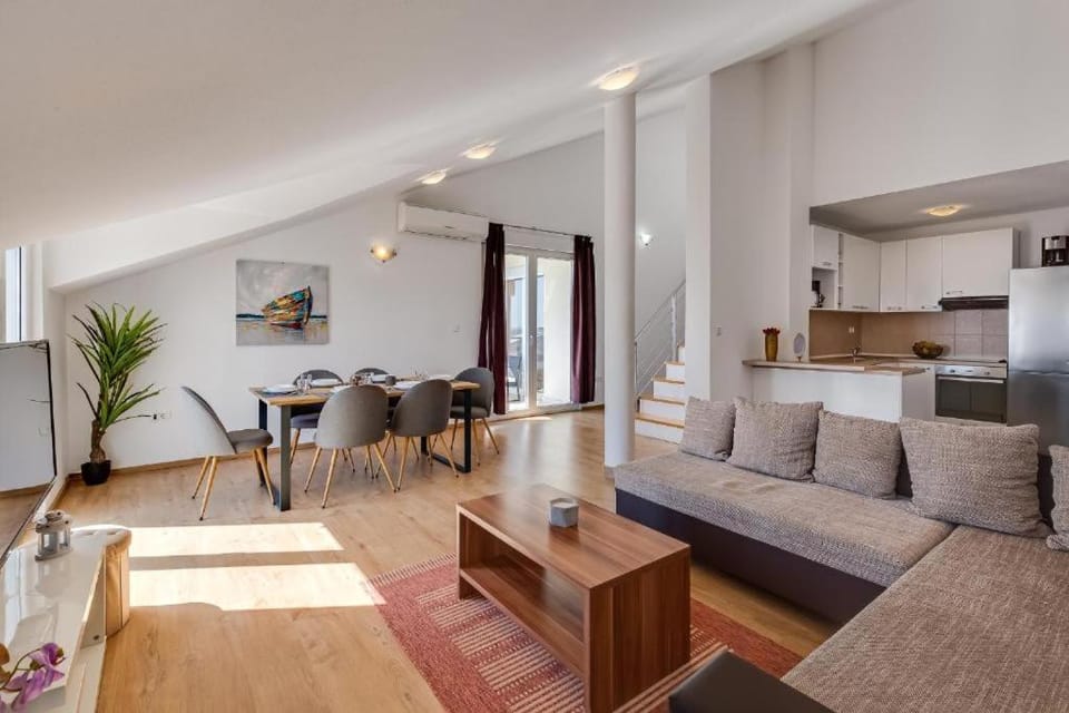 Apartments Villa Mirela Apartment in Zadar County