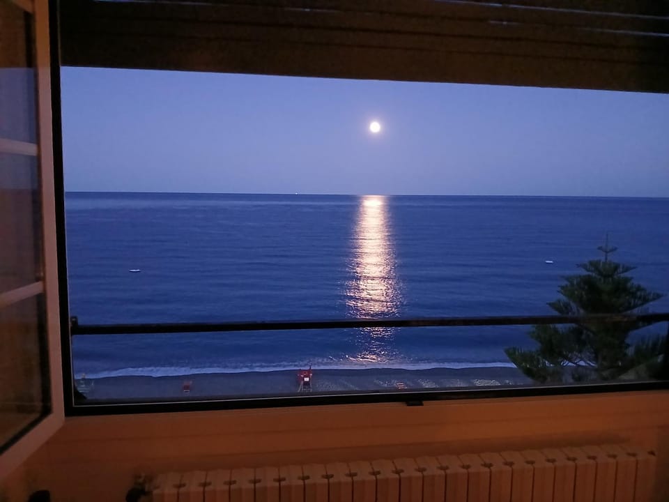 SUITE BLU INN , 10 mt from sea , one parking gratuito free Apartment in Spotorno