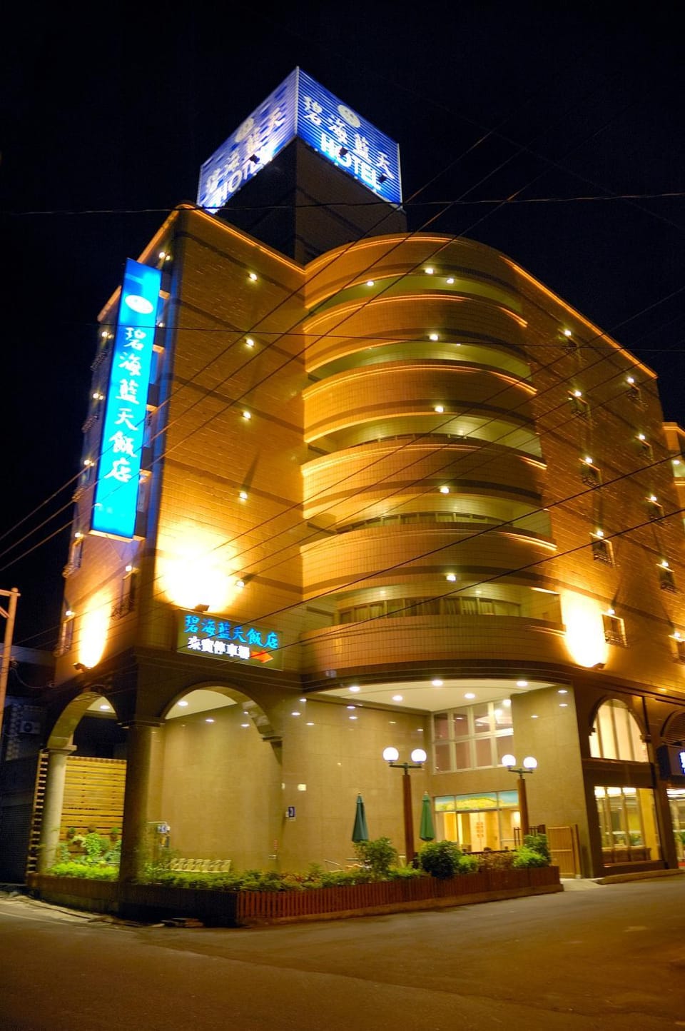 Facade/entrance